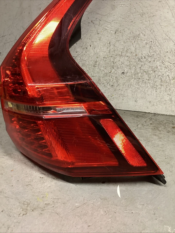 Volvo XC60 2018-2024 luz trasera derecha lado pasajero luz trasera OEM Foto 2 de 4