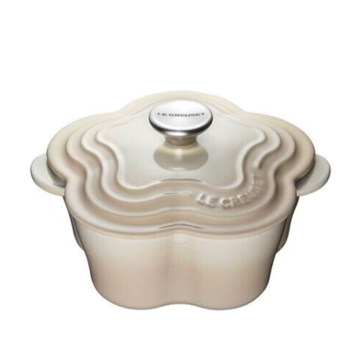 Le Creuset Flower Cocotte Cast Iron 2.25-qt, Meringue - Brand New