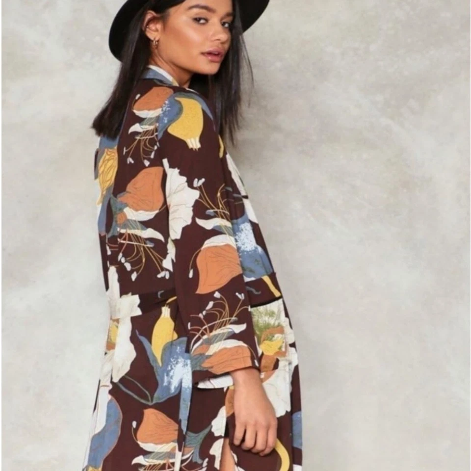 Espanador marrom chiffon padrão floral neutro Nasty Gal NOVO - Imagem 3 de 4