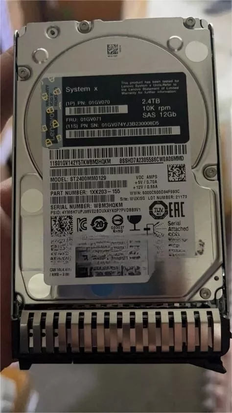 Disco Rigido Lenovo 2.4 TB 10K 12G SAS 512Ne G3HS – 2.5 Pollici, Nuovo, 01GV182