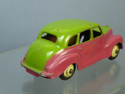 DINKY MODEL No.152 AUSTIN DEVON SALOON "TWO TONE" CERISE / GREEN - Picture 5 of 8