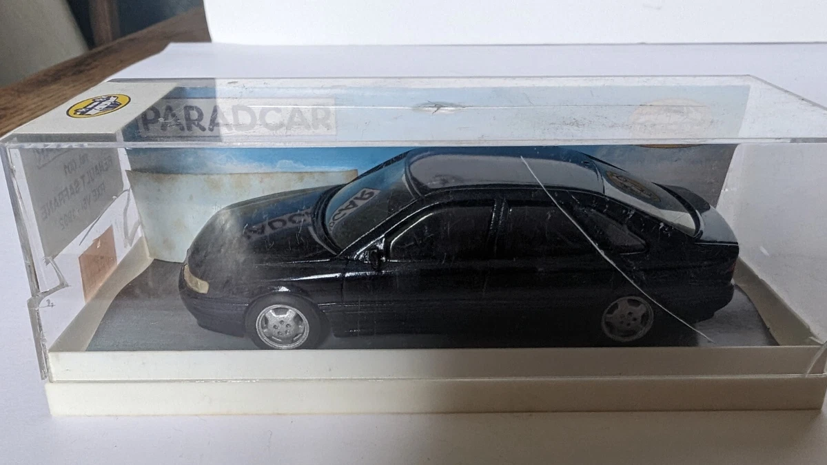 RENAULT SAFRANE BITURBO BACCARAT 1993 Gris UNIVERSAL HOBBIES 1:43