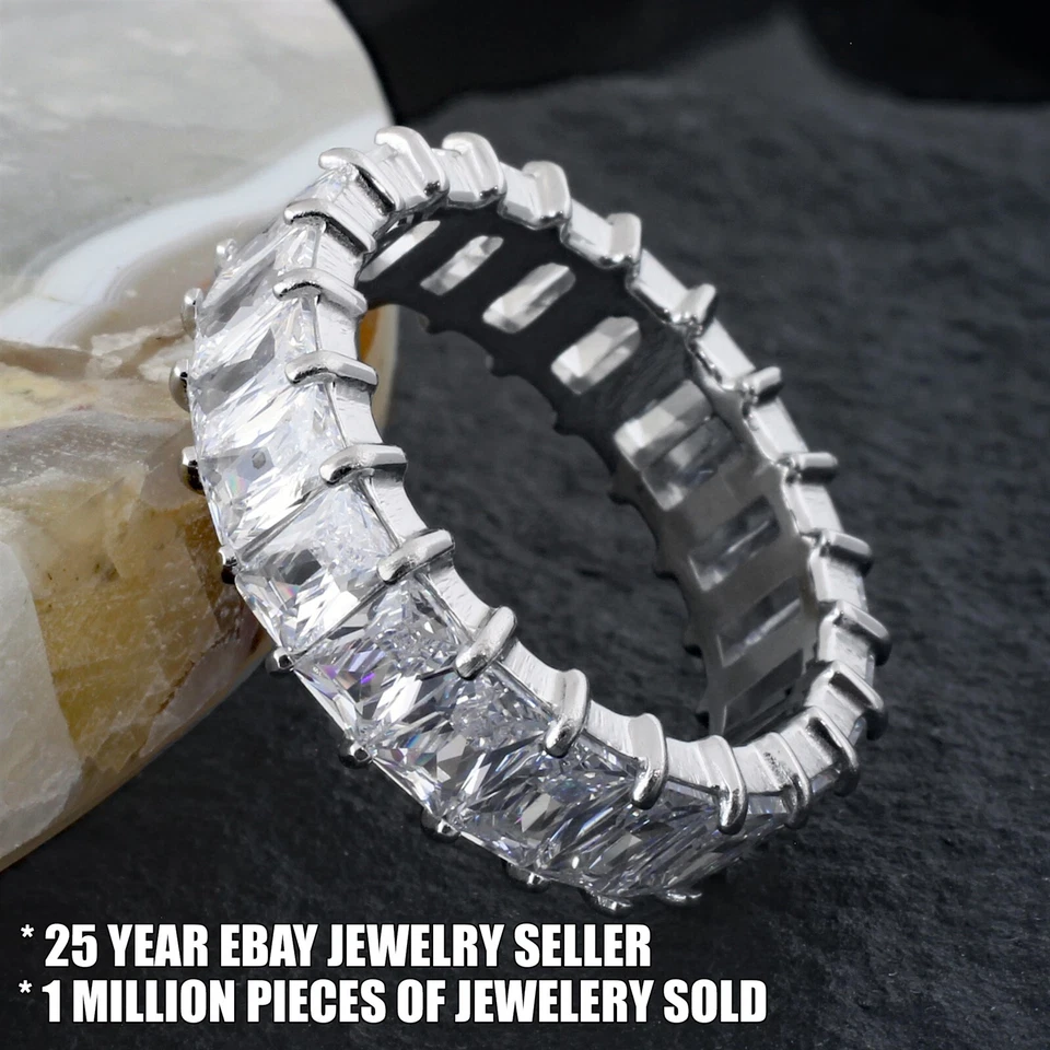 Precioso anillo de boda infinito de acero inoxidable corte esmeralda circonita cúbica Foto 2 de 3