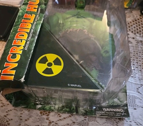 Incredible Hulk Action Figure Marvel Diamond Select 2012*read* - Picture 6 of 6