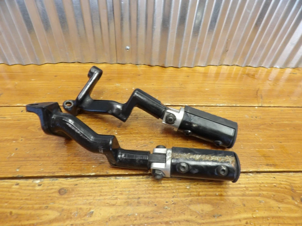 03 Victory Classic Cruiser V92 PASAJERO ESTRIBERAS TRASERAS REPOSAPIÉS CON SOPORTE 5244041-0 Foto 3 de 3