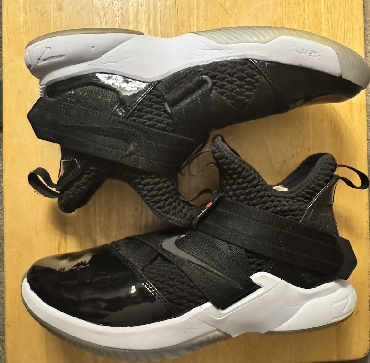 sepatu lebron soldier 12