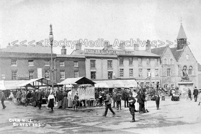 tyy-73 Animated Market Scene, Corn Hill, Bury St Edmunds, Suffolk. Photo
