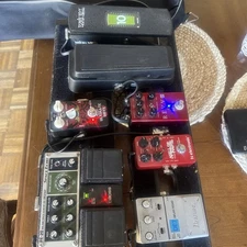 Space Echo Re20 BOARD CASE ,cry Baby Pedal ,Ernieball Vpj READY TO PLUG AND PLAY