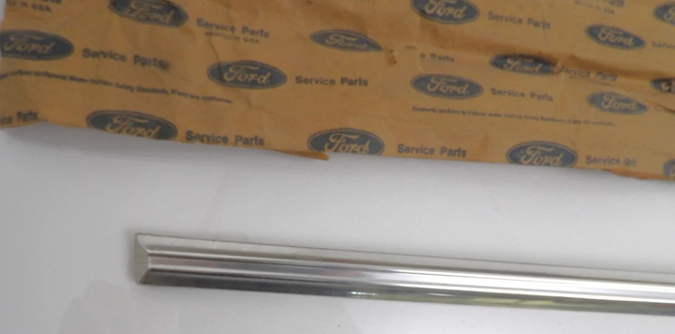 1969 Ford Fairlane 500 Torino 4-D Sedan Wagon NOS RH FRONT DOOR OUTSIDE MOULDING - Image 3 of 4