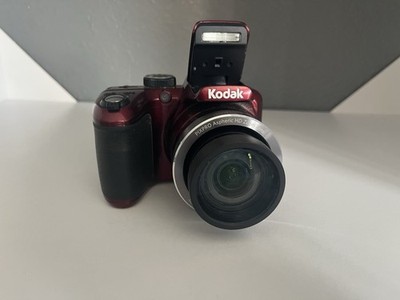 Kodak PIXPRO AZ401 Red 16.15 MP CCD sensor and a 40x optical zoom lens