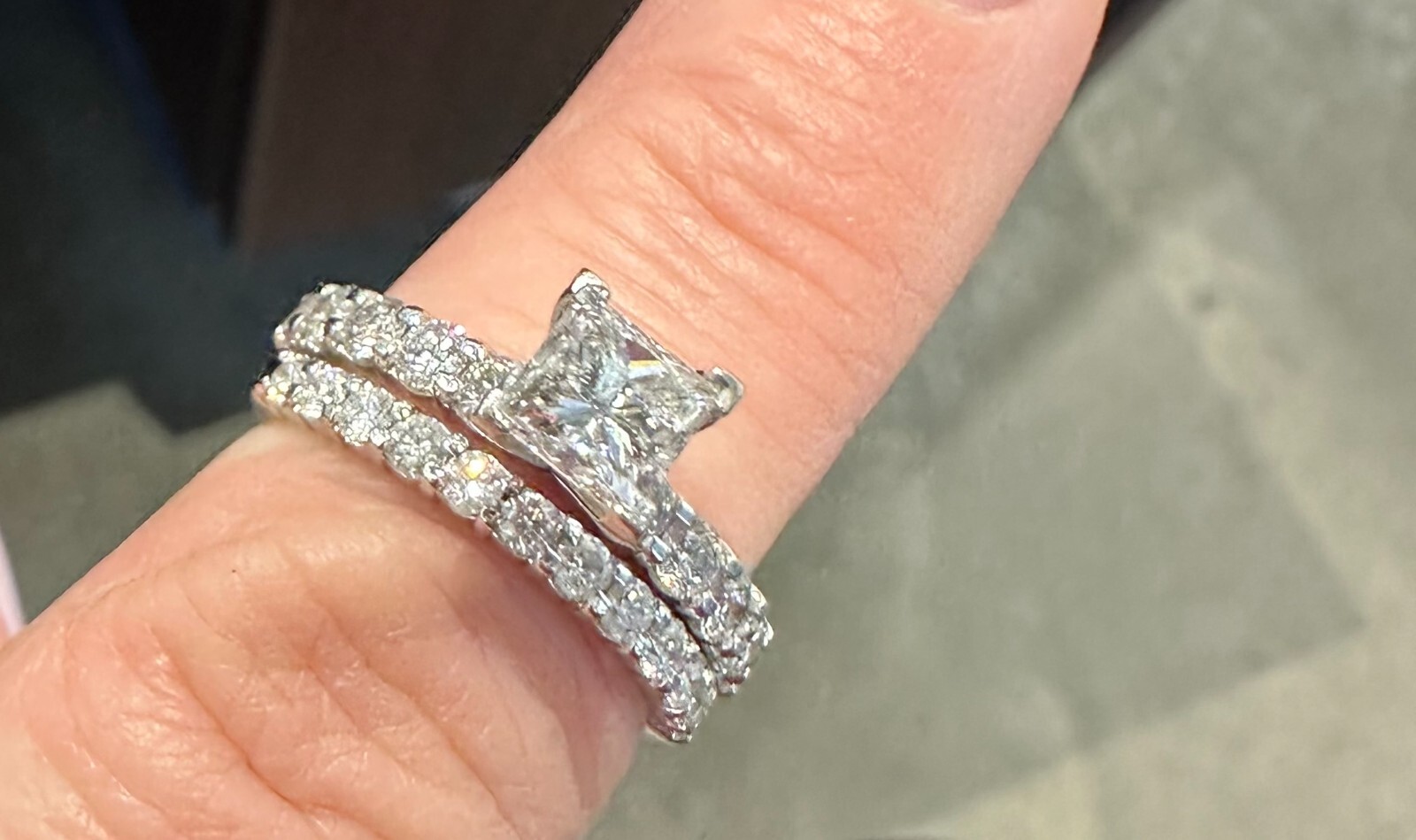 Beautiful, clear, hardly worn princess cut diamond engagment ring and band 