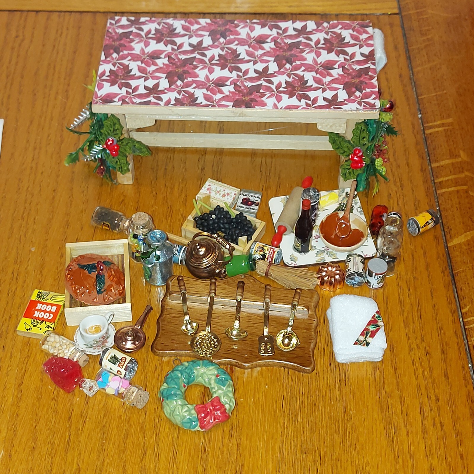 DOLL HOUSE FURNITURE JOBLOT VICTORIAN KITCHEN TABLE DRESSED FOR