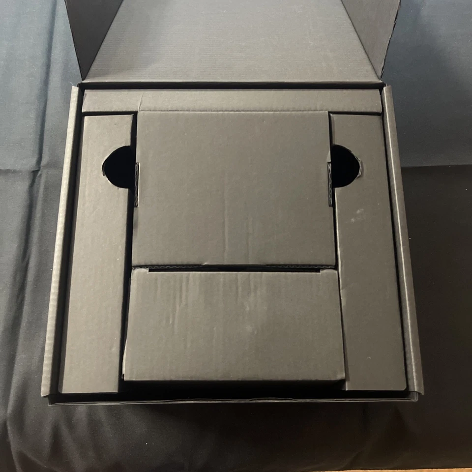 iPort - LaunchPort iPad Wireless Charging System Base Station+AC Adapter Silver - Image 4 of 4