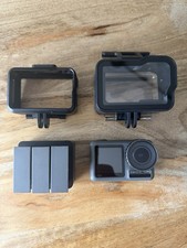 DJI Osmo Action Action-Kamera mit Gehäuse/Schutzrahmen, Schutzhüllen, 3x Akku