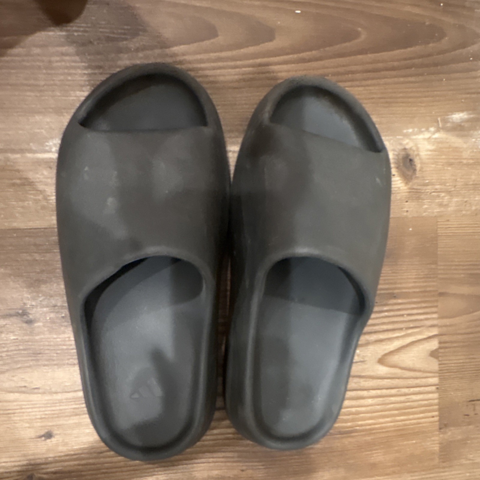 adidas Yeezy Slide Gray Men's Lightweight Rubber Slide Sandals thumbnail 4