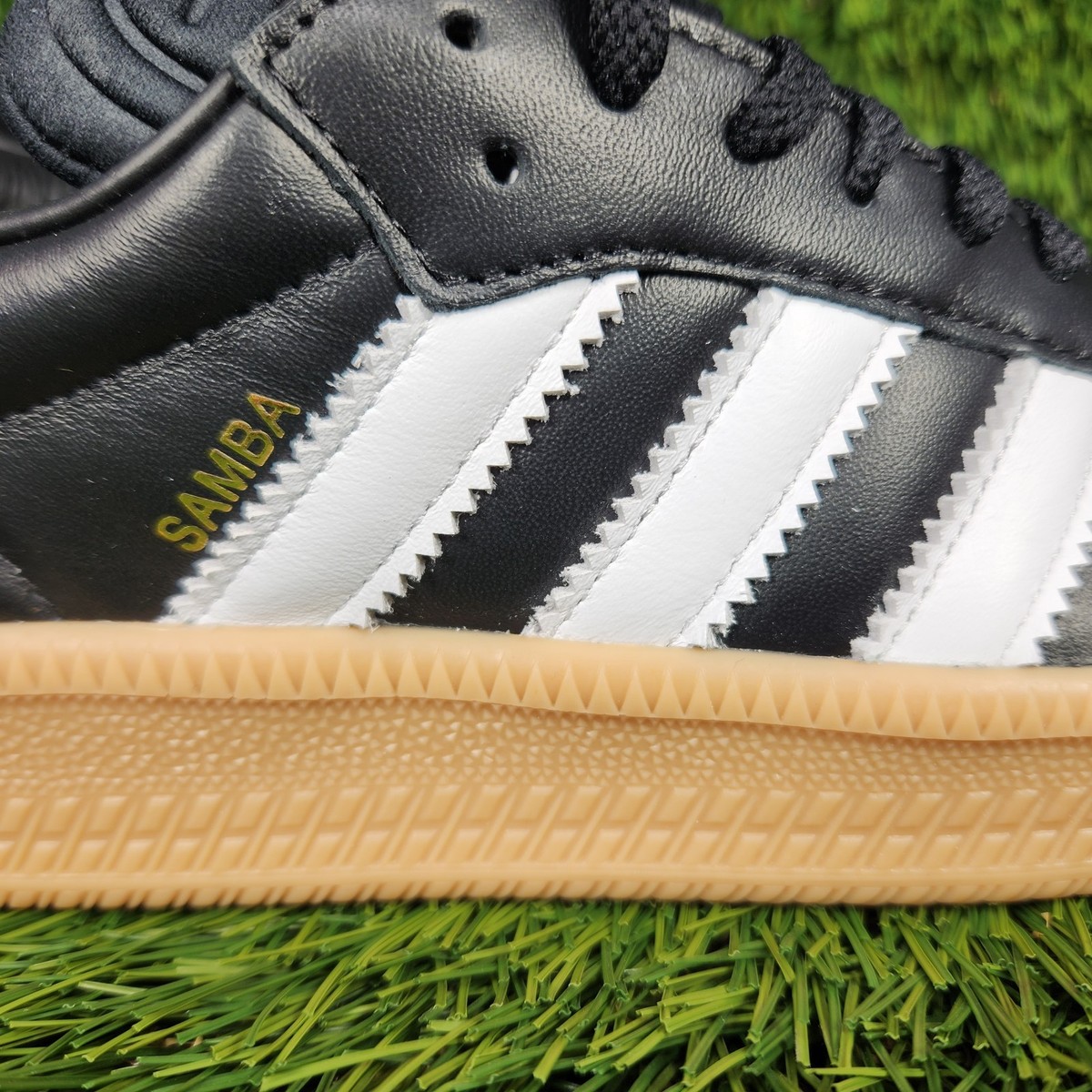 Adidas Samba XLG Sz Mens 11.5 /Womens 12.5 Black White Stripes Gum