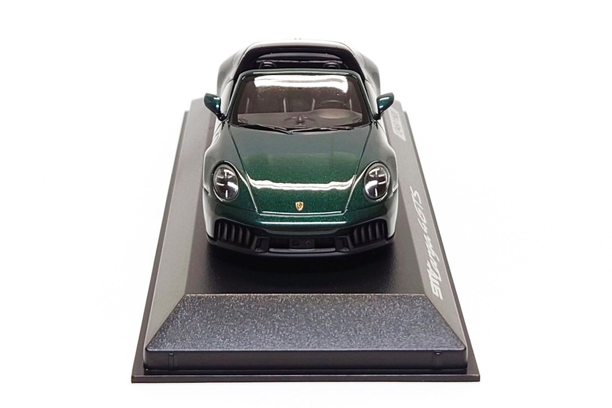 Minichamps 1:43 Porsche 911 Targa 4 GTS (992.2) in Jet Green