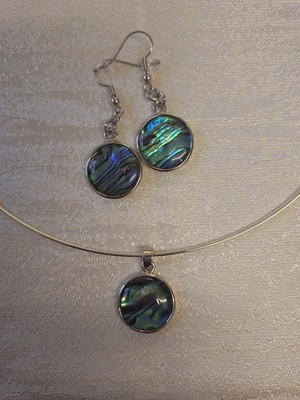 Schönes Abalone Set mit Halskette und Ohrringen in runder Form 