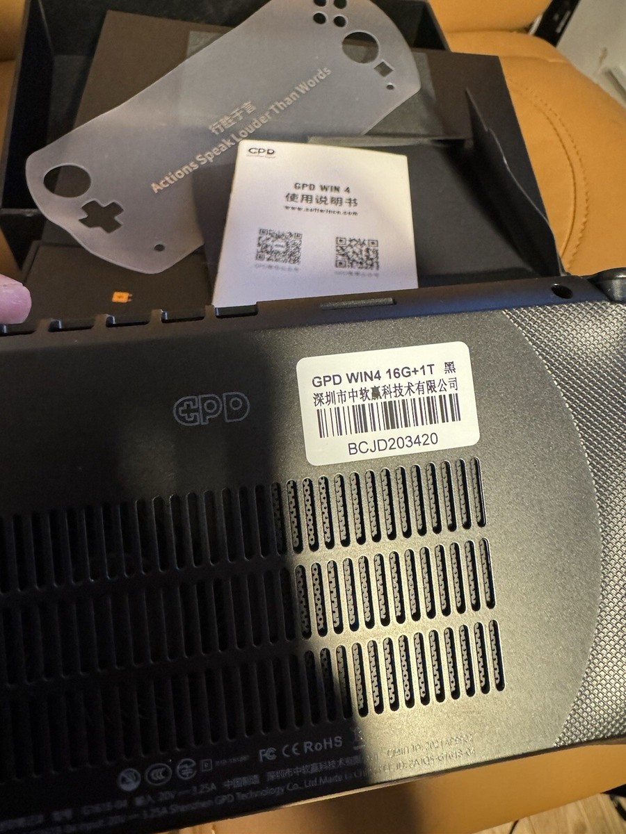 【美品】GPD Win4 (6800U/16GB/1TB) GPD WIN 4 | Ultimate Handheld Gaming PC