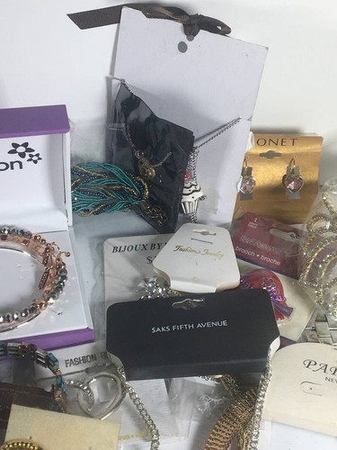 Lot of Assorted Mix Jewelry Necklaces, Bracelets, Earrings Brooch New Items - Picture 8 of 24