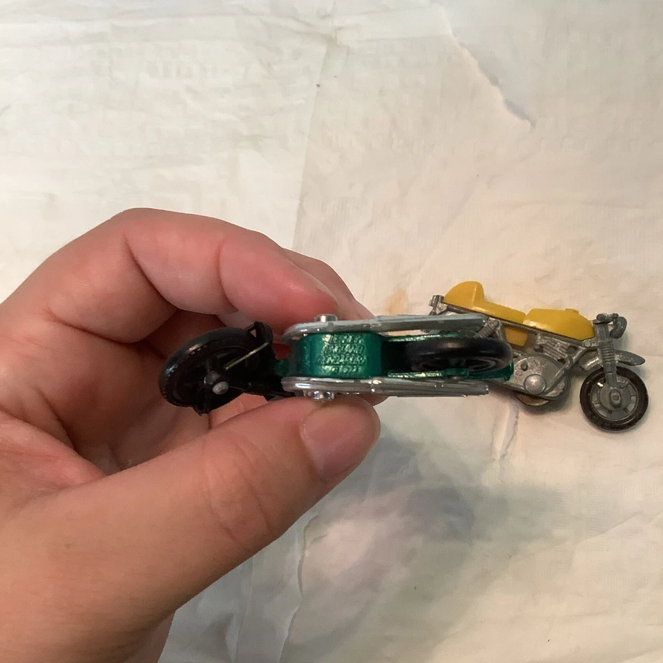 Motocicleta de plástico y diecast Marx Tootsietoy 1974 Matchbox Honda Lesney años 60 Foto 3 de 4