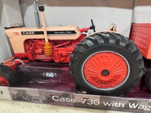 Case 730 with Wagon 1/16th - Picture 2 of 5
