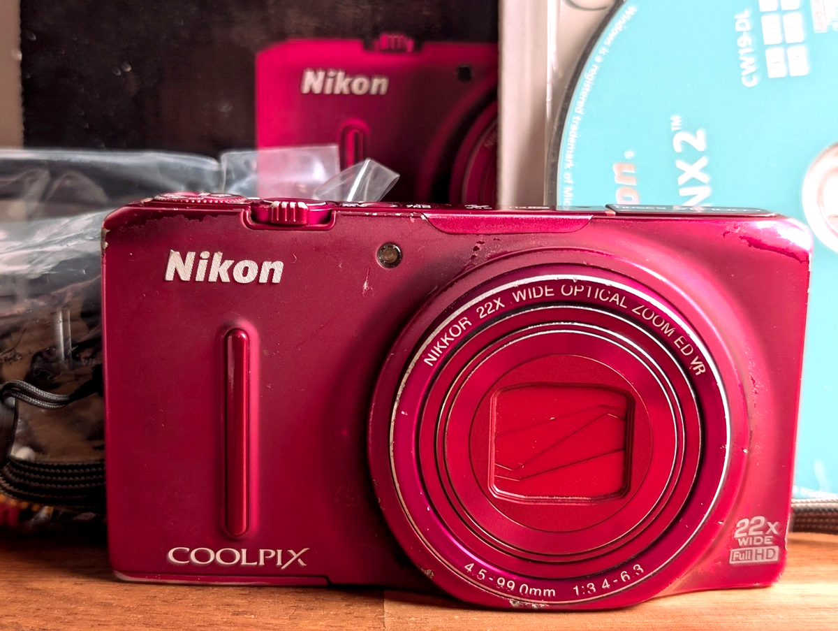 Very Good Nikon COOLPIX S9500 Digital Camera 18.1MP 22x zoom Japan