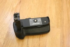 Neewer Battery Grip BG-E20 For Canon 5D Mark IV with two batteries