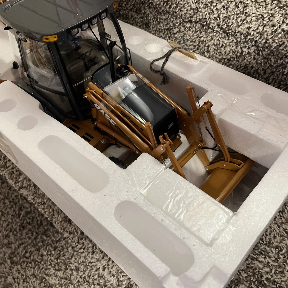 1/16 Case 580 Super M Backhoe Precision Construction Series #1 NEW! - Image 4 of 4