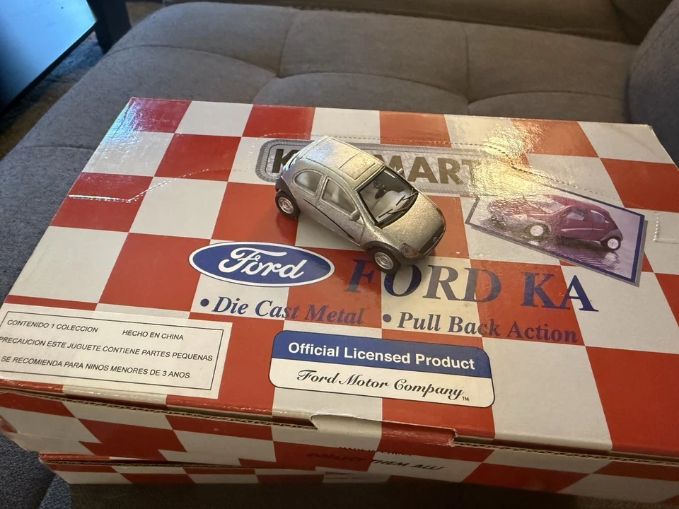 Ford KA Kinsmart 1:64 Pullback Nuevo Muy Raro Plateado Foto 2 de 4