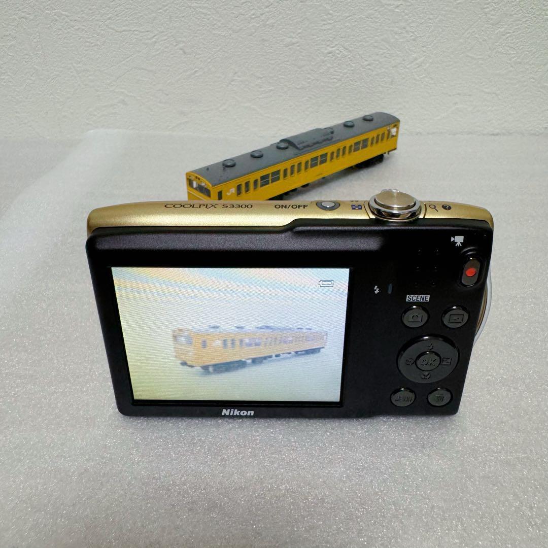 Nikon COOLPIX S3300,Gold,6x,2.7in,16MP Excellent from JAPAN Nikon COOLPIX S3300,Gold,6x,2.7in,16MP Excellent from JAPAN
