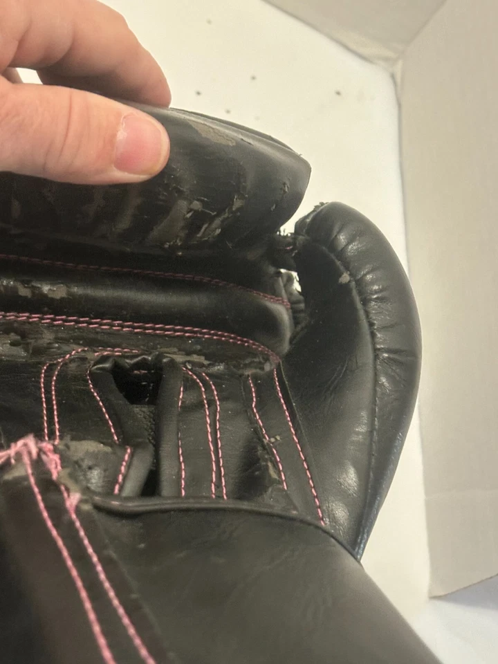 Guantes Title Boxing Club blancos 14 OZ forro grande forzado en gel Foto 4 de 4