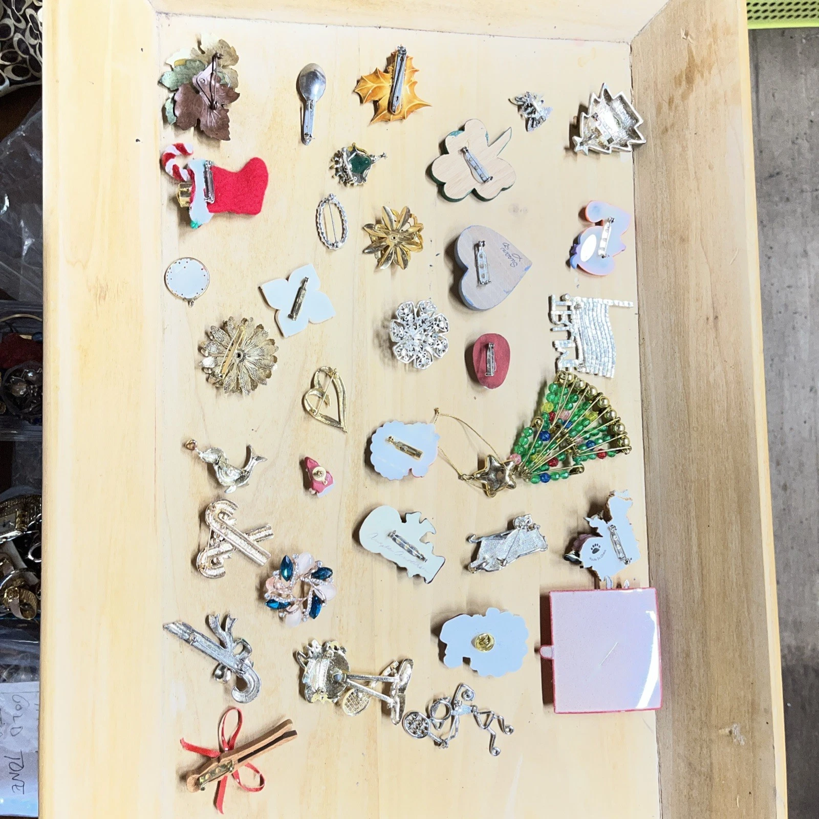 Vintage Estate Jewelry Box Drawer Junk Drawer Broach Pin Back Lot 34 Total
