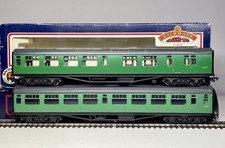 2x Bachmann Bulleid Coaches in BR Ex SR Green 34-500 Brake & 34-526 Corridor 2nd