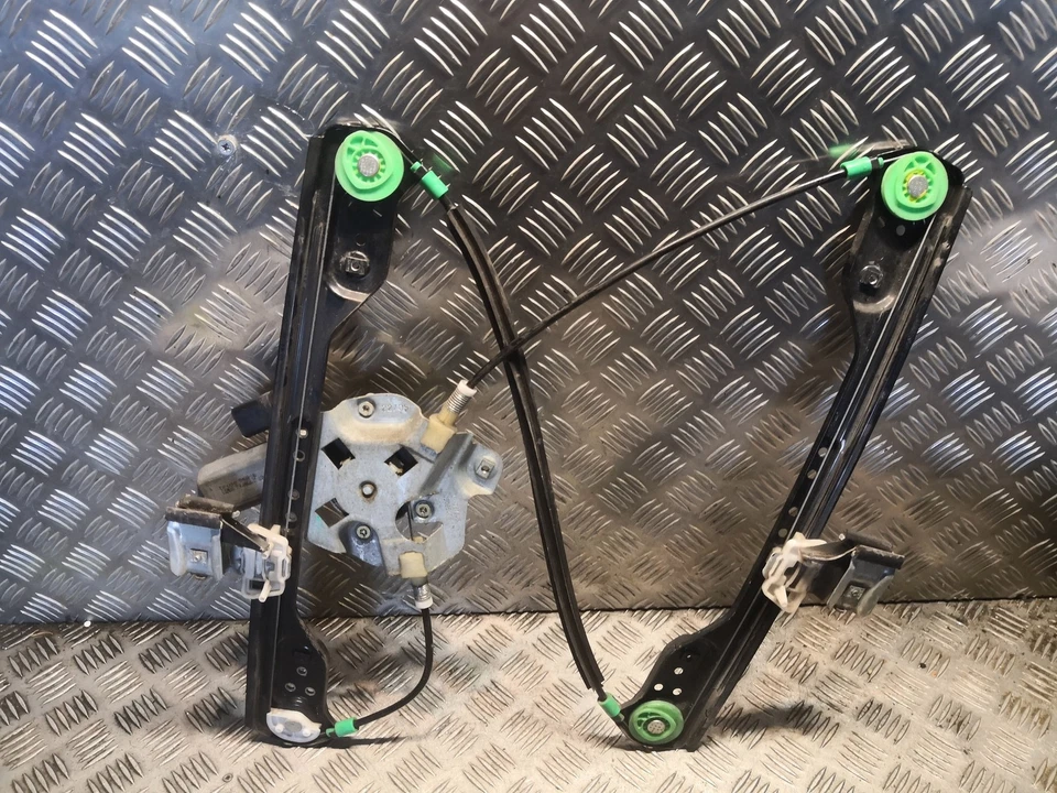 CHRYSLER 300 C LX Front Left Door Window Regulator Lifter 05065475ad - Image 3 of 4