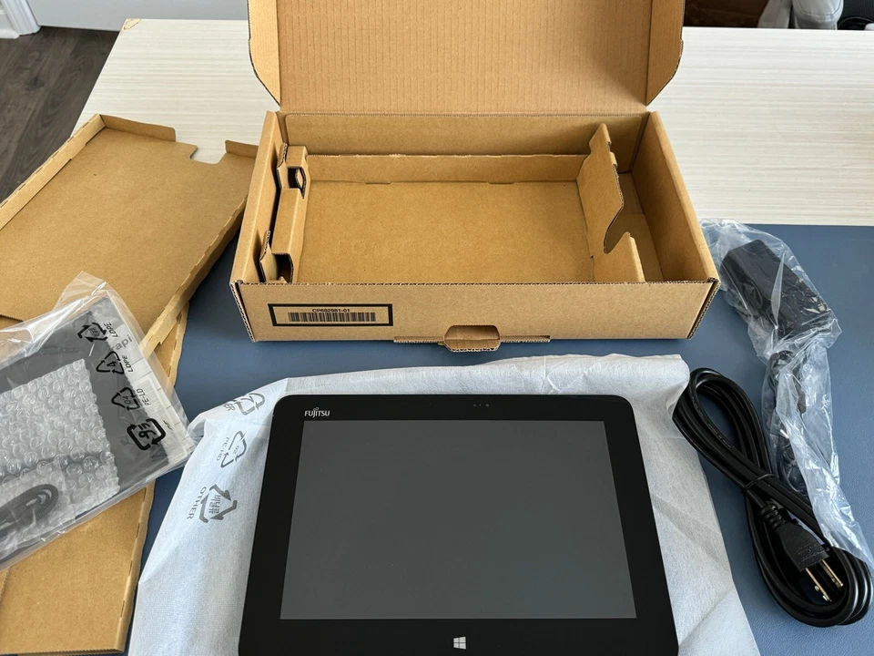 Fujitsu Q555 10.1" stylistic tablet With stylus made in japan - Image 2 of 4