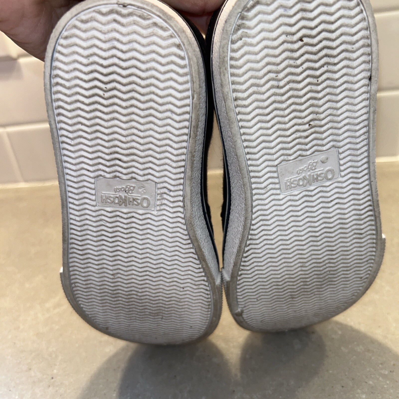 SAOLA Scarpe slip on OshKosh bambino blu con suola in gomma bianca taglia 13M