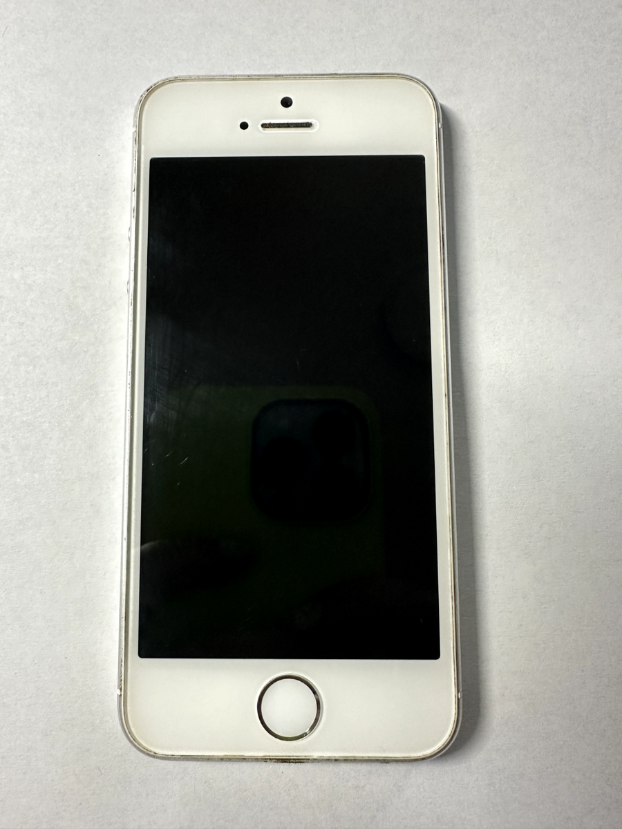 FOR PARTS Lot of 3 Apple iPhones - 5s - SE - iPhone 8