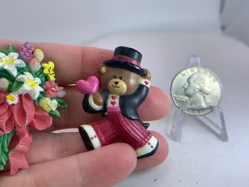 Lot of 2 Valentine Flower Bouquet Bear with Heart Vintage Resin Brooch M-0018 - Picture 2 of 3