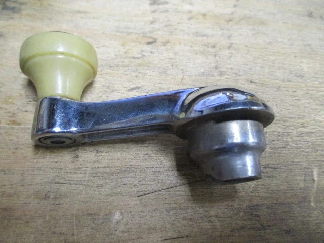 Chevrolet Fleetline 1941-1948 manivela ventana ala vintage nuevo en stock Foto 3 de 4