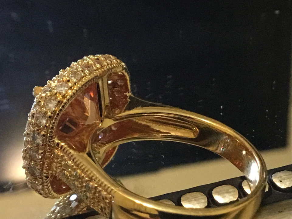 Anillo de diamantes de laboratorio champagne de Charles Winston en oro .925 talla grande 8. Foto 4 de 4