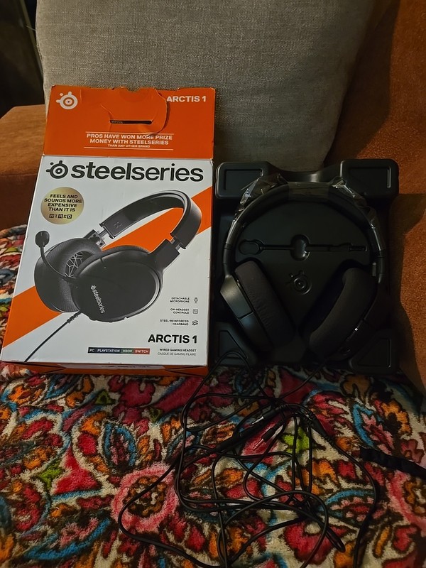 Steelseries Arctis 1 Wired Gaming Headset (No Microphone)