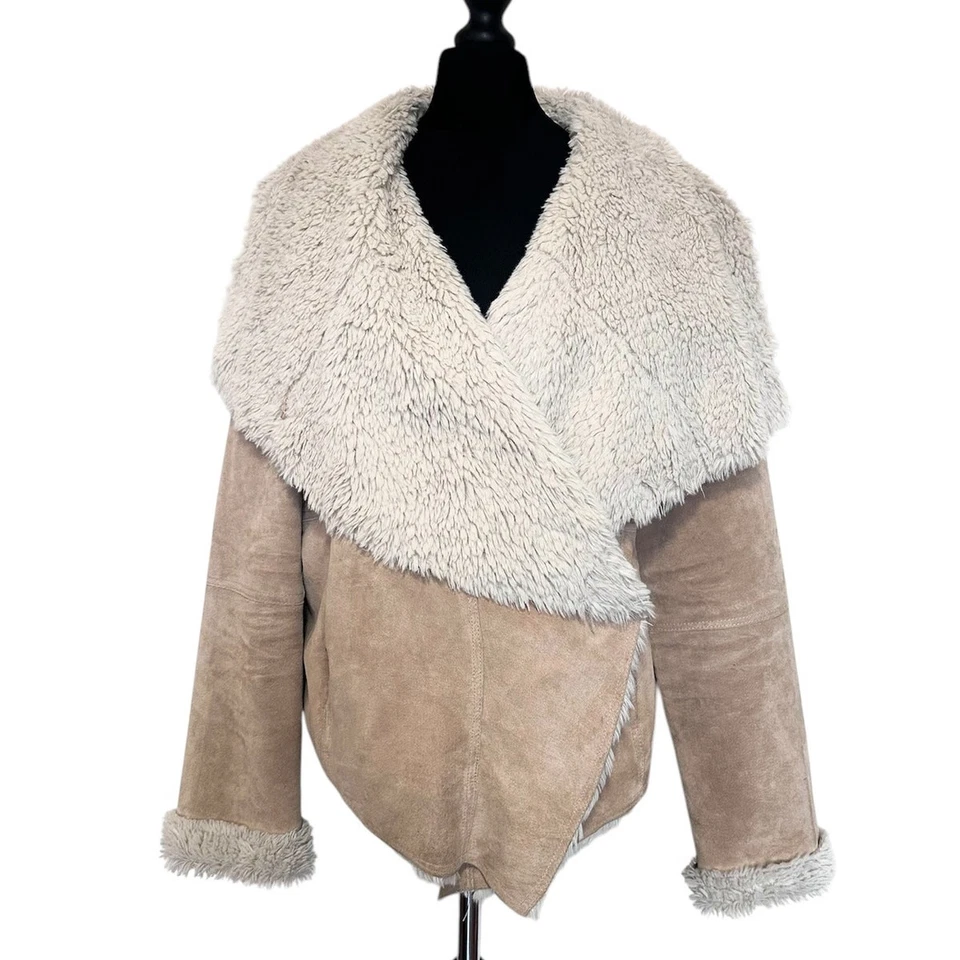 Vintage suede collared cape jacket  - Image 2 of 4