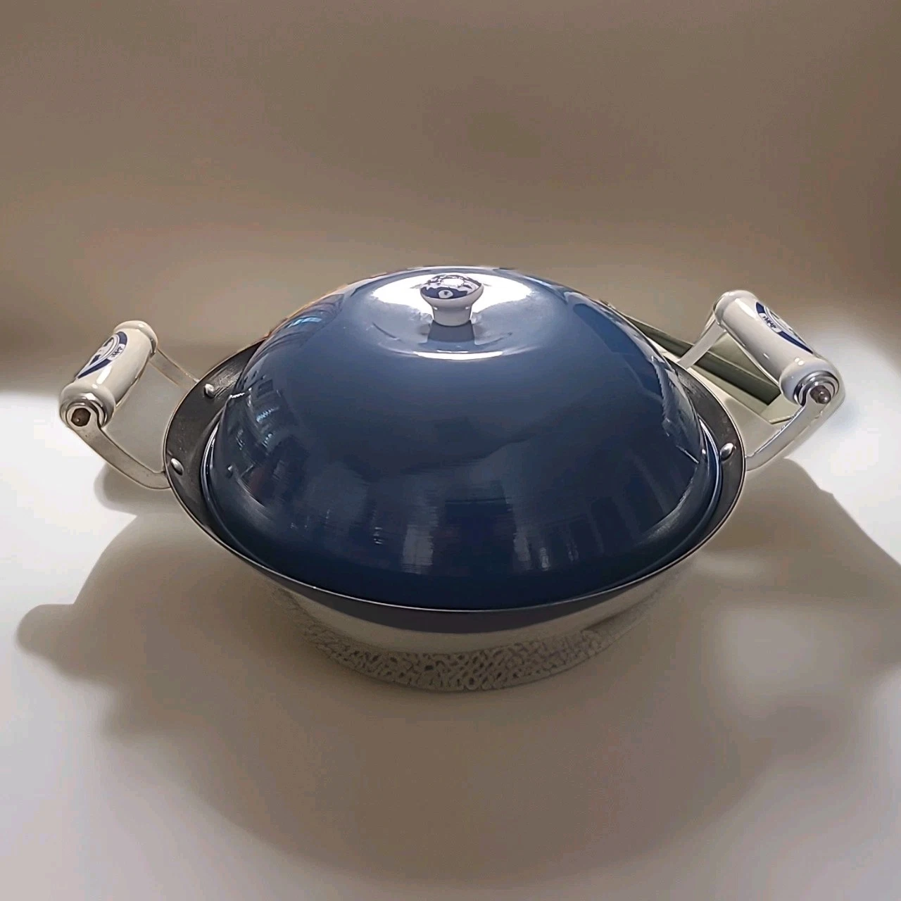 Blue Willow 14" Wok With Lid Vintage Blue & White Porcelain Handles