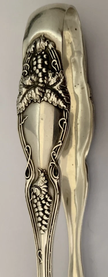 GORGEOUS INTERNATIONAL STERLING SILVER CLOETA GRAPE PATTERN ICE OR SERVING TONGS - Image 2 of 4