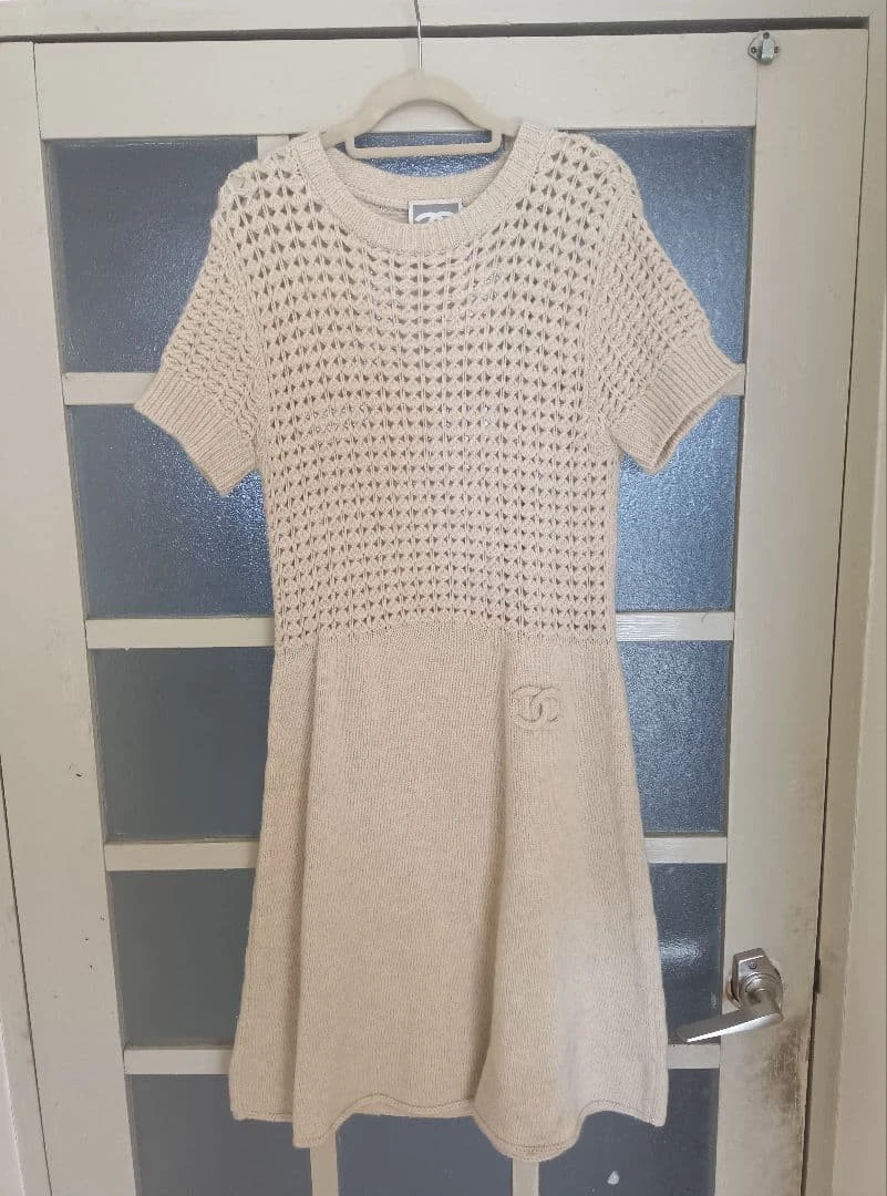 Chanel — CHANEL Beige Knit Dress CC Logo Embroidery Short Sleeve Braided Design SR2173
