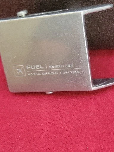 1-3/4 x 2 FOSSIL MARCA "COMBUSTIBLE" FUNCIÓN OFICIAL HEBILLA DE ACERO con logotipo de avión Foto 2 de 4