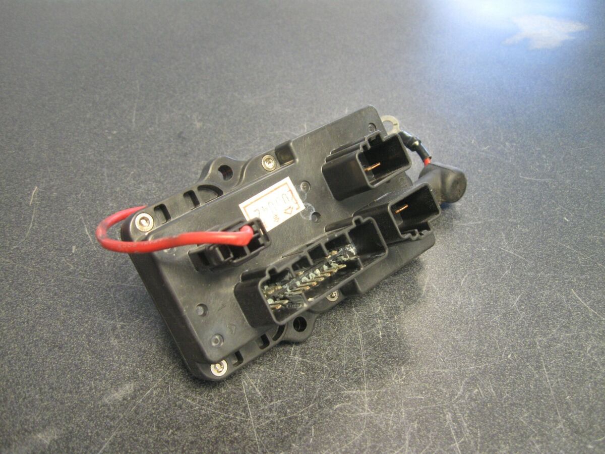 YAMAHA OUTBOARD Z300 FUSE BOX 60V-82170-01-00 BIN0106 | eBay YAMAHA OUTBOARD Z300 FUSE BOX 60V-82170-01-00 BIN0106 | eBay