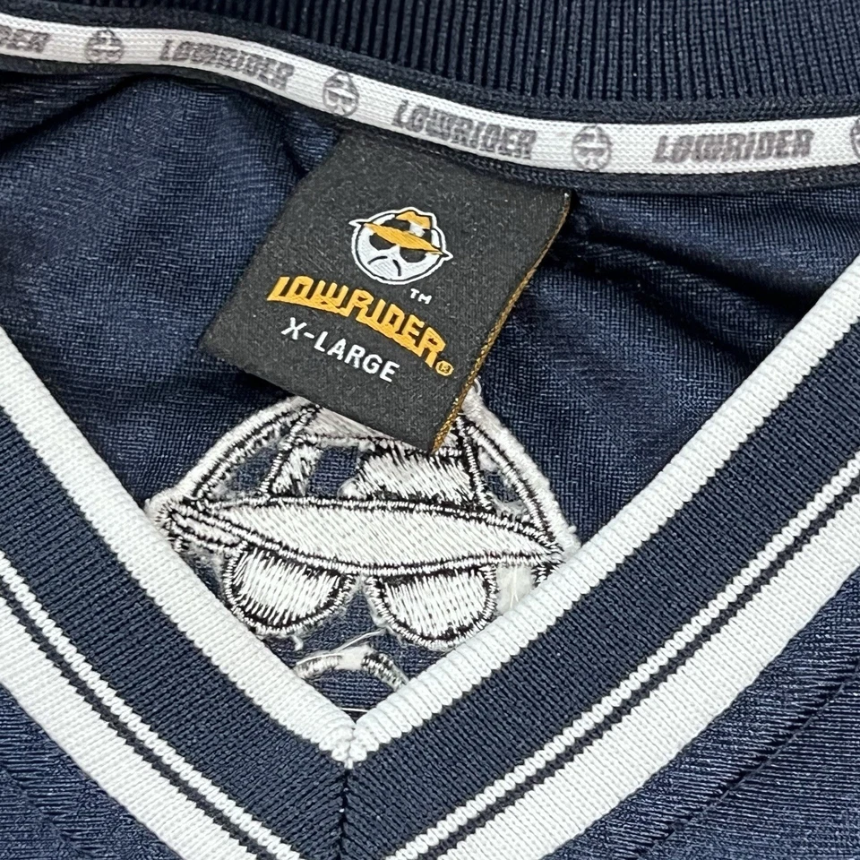 Camiseta deportiva vintage Y2K Lowrider #77 talla XL azul marino bordada Chicano Car Club Foto 3 de 4