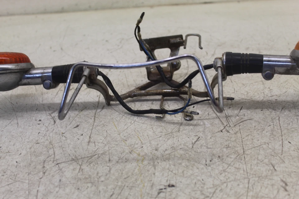 1995 YAMAHA VIRAGO 535 CROMADO FABRICANTE DE EQUIPAMENTO ORIGINAL SUPORTE DE MONTAGEM DE SETA FRONTAL C1D - Imagem 2 de 4